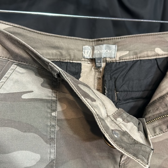 Wit & Wisdom size 14 Camo  pants - Picture 3 of 9